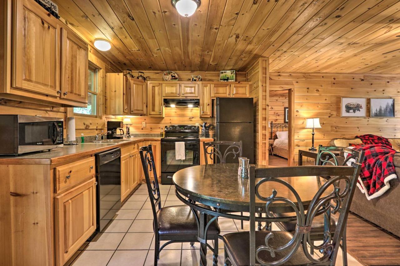 פיג'ן פורג' Cabin With Deck And Fireplace Less Than 3 Mi To Dollywood! מראה חיצוני תמונה