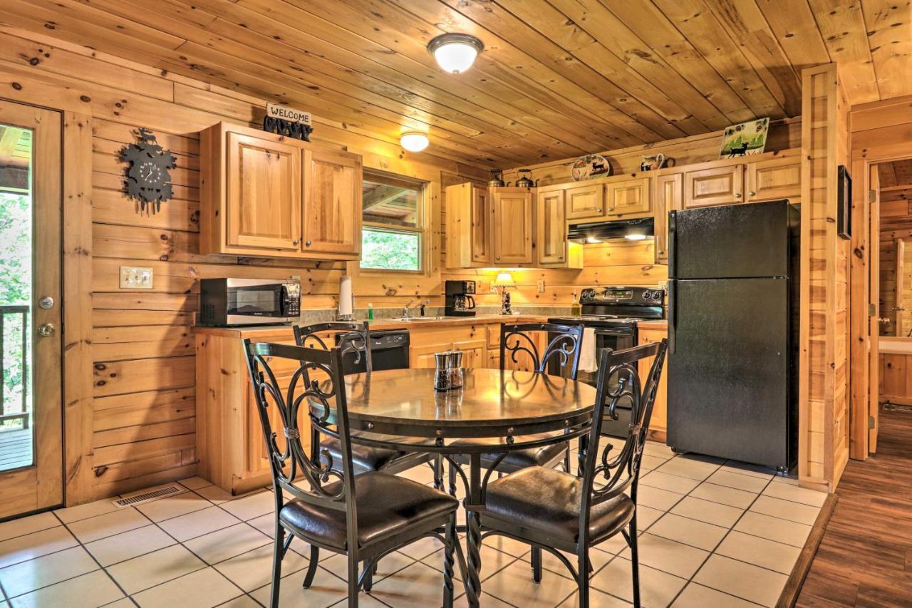 פיג'ן פורג' Cabin With Deck And Fireplace Less Than 3 Mi To Dollywood! מראה חיצוני תמונה